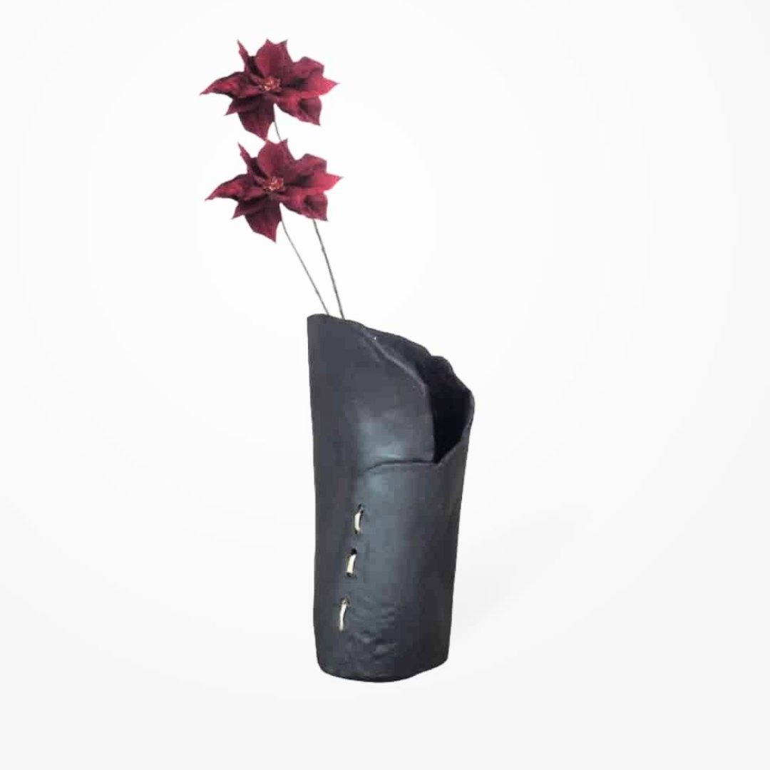 Minimalist black ceramic vase in Berber style (25 x 10 cm)