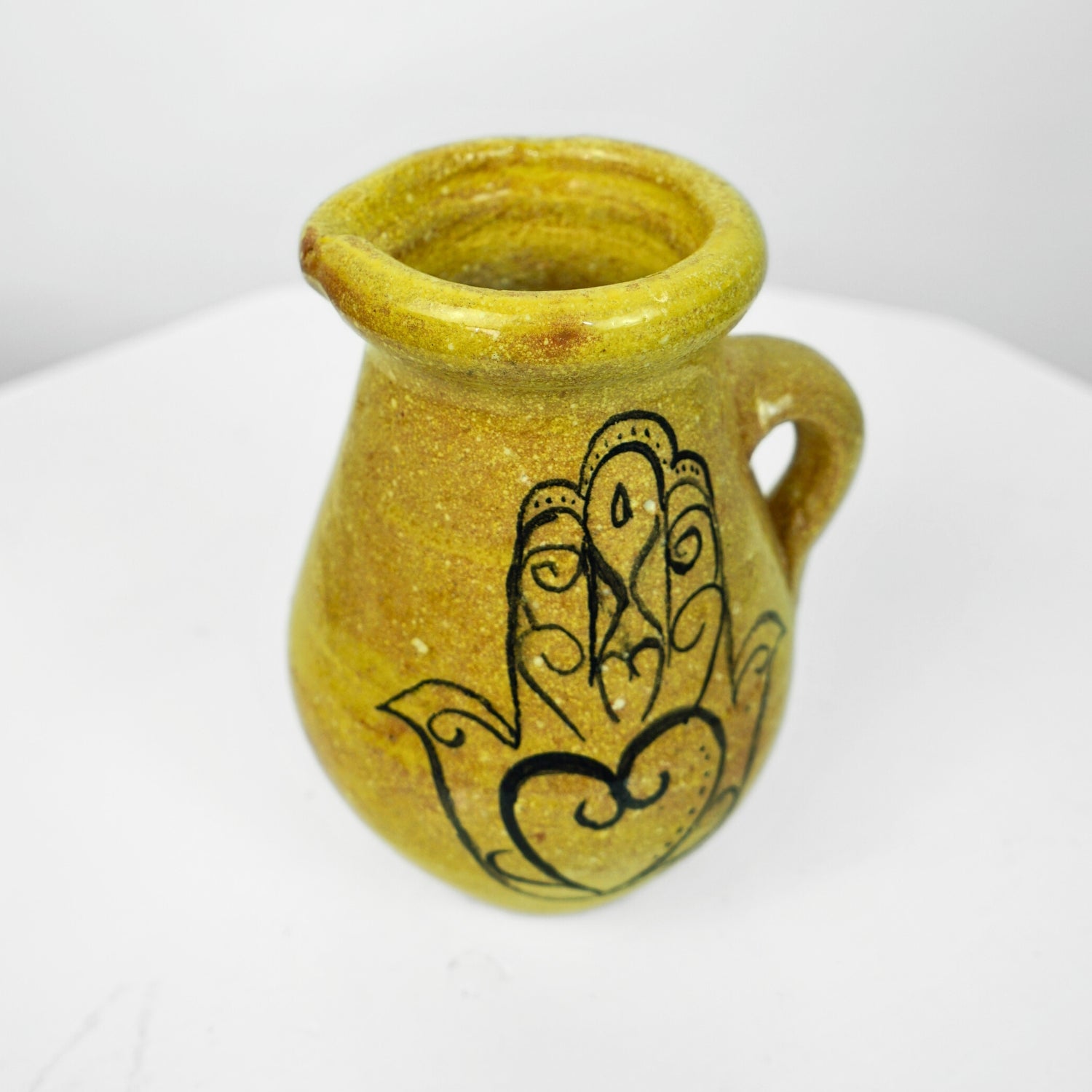 Vase céramique khomsa : Élégance artisanale pour sublimer votre déco