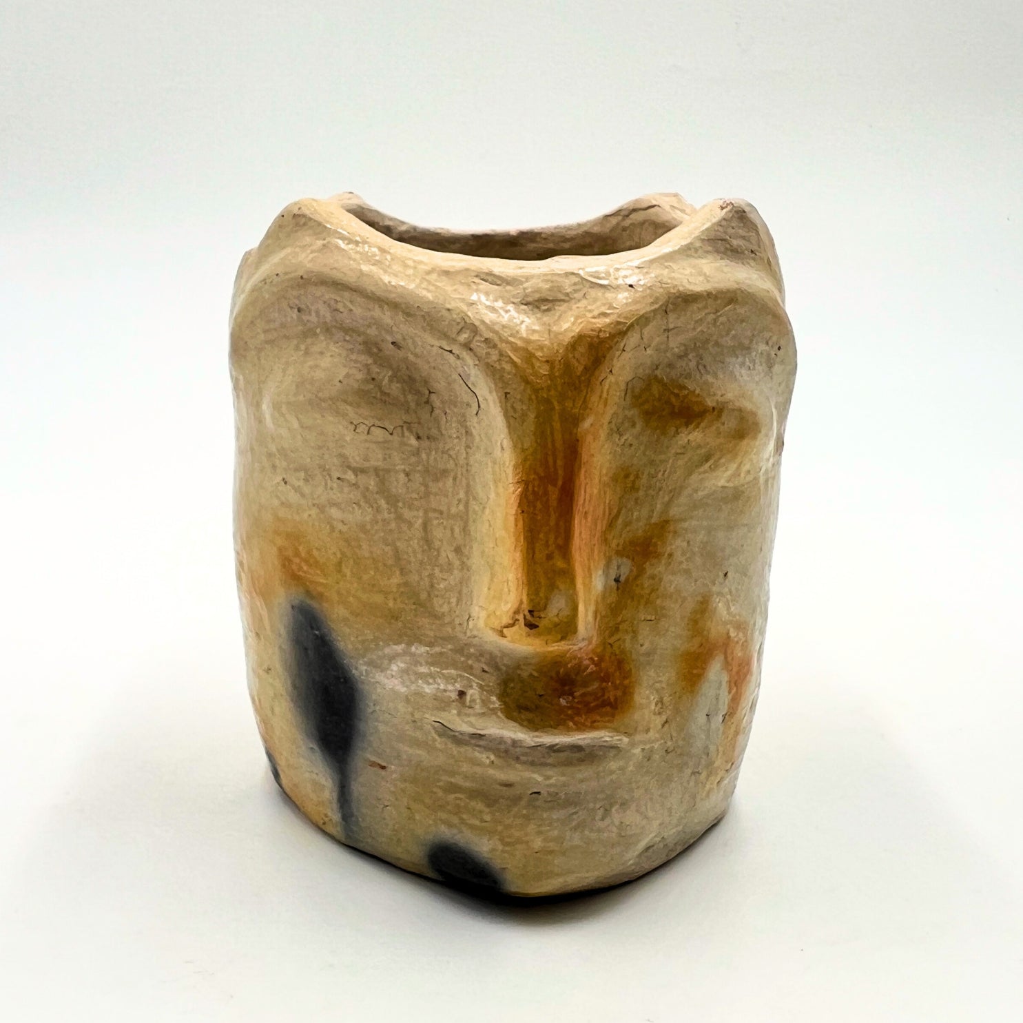 Vase visage beige en céramique mate