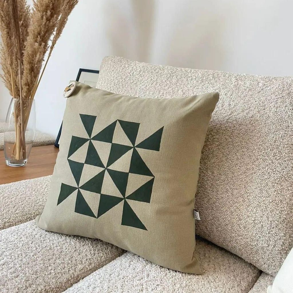 Coussin fait main, inspiré des motifs traditionnels de céramique