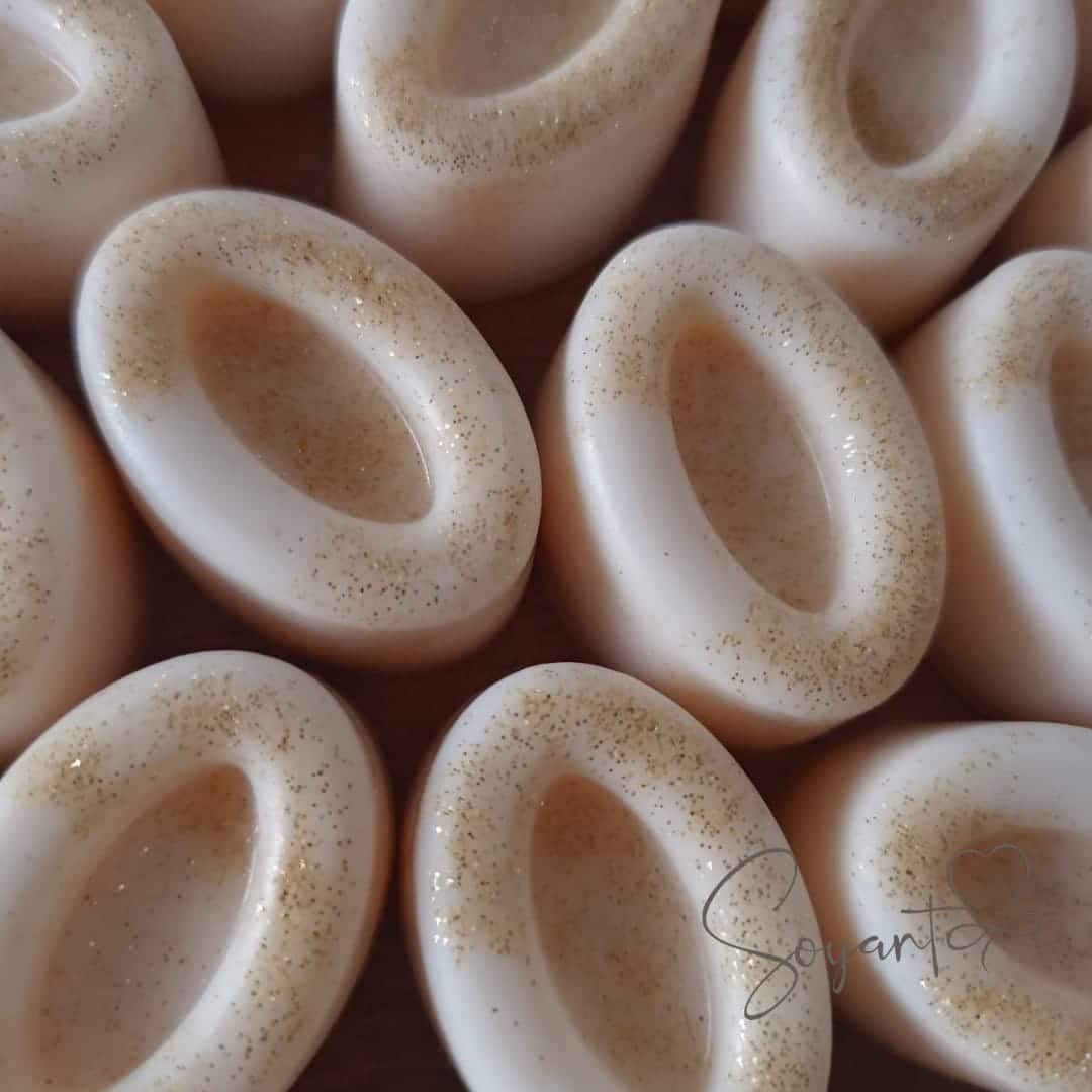 شمعة معطرة بيضاوية