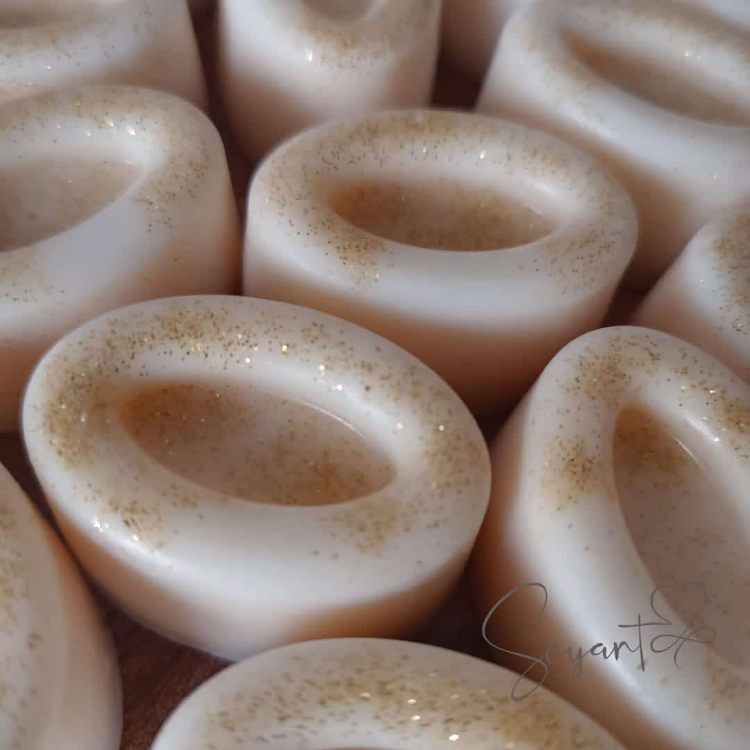 شمعة معطرة بيضاوية