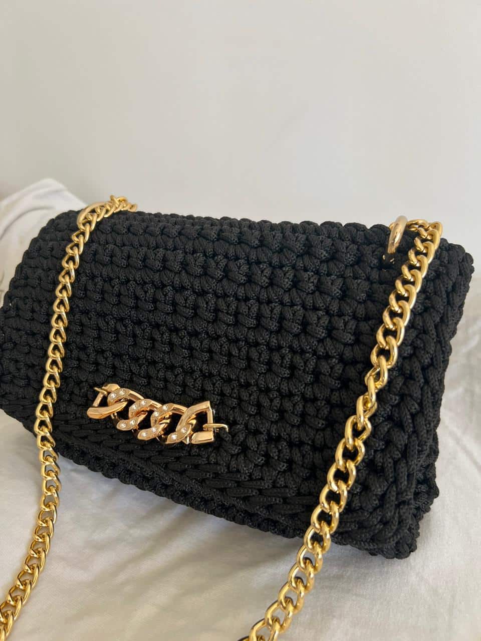 sac noir en crochet avec chaine