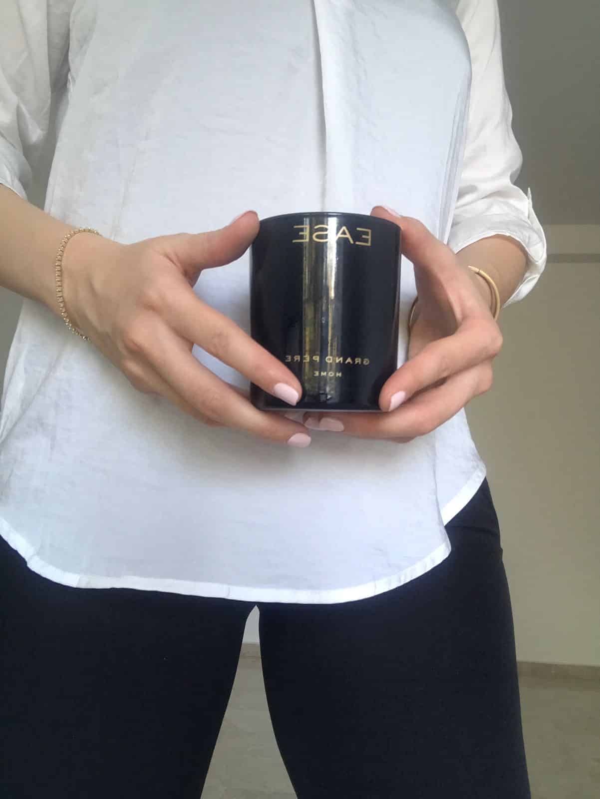 BOUGIE PARFUMEE RELAXANTE AU JASMIN ET MUSC BLANC " EASE "