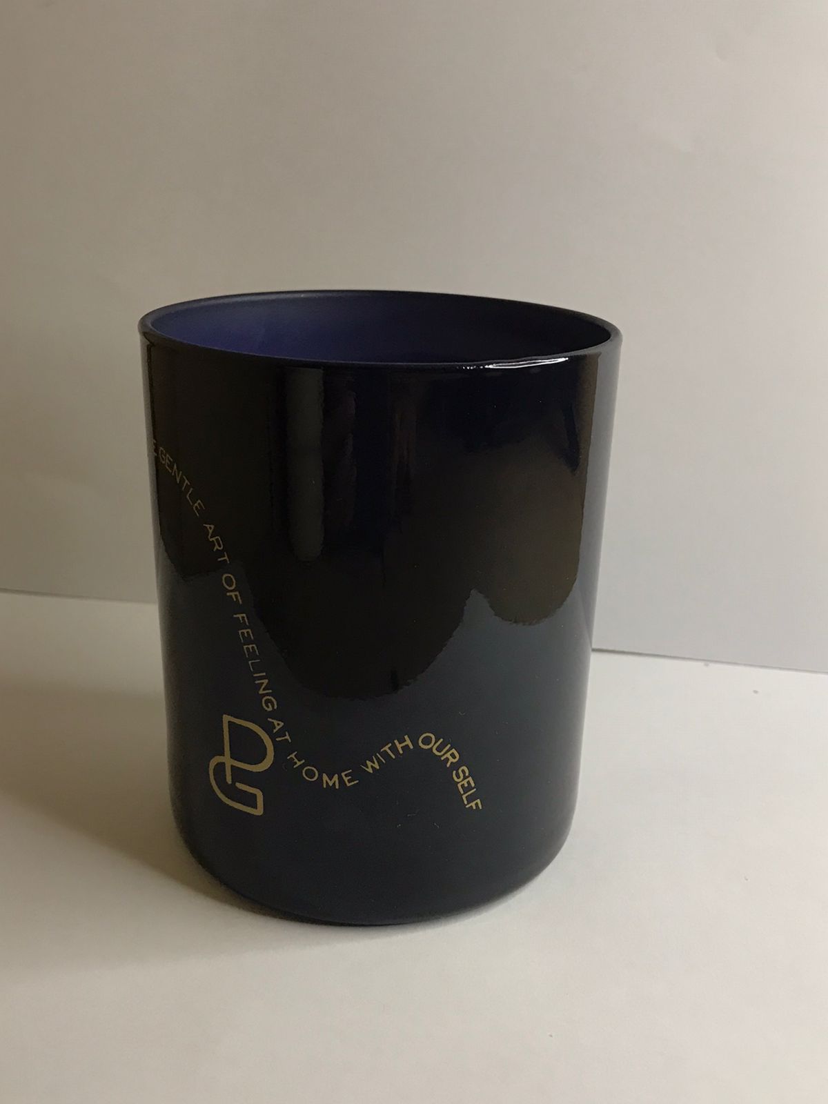 Relaxing scented candle made from natural soy wax – Parfums de Grasse "EASE"