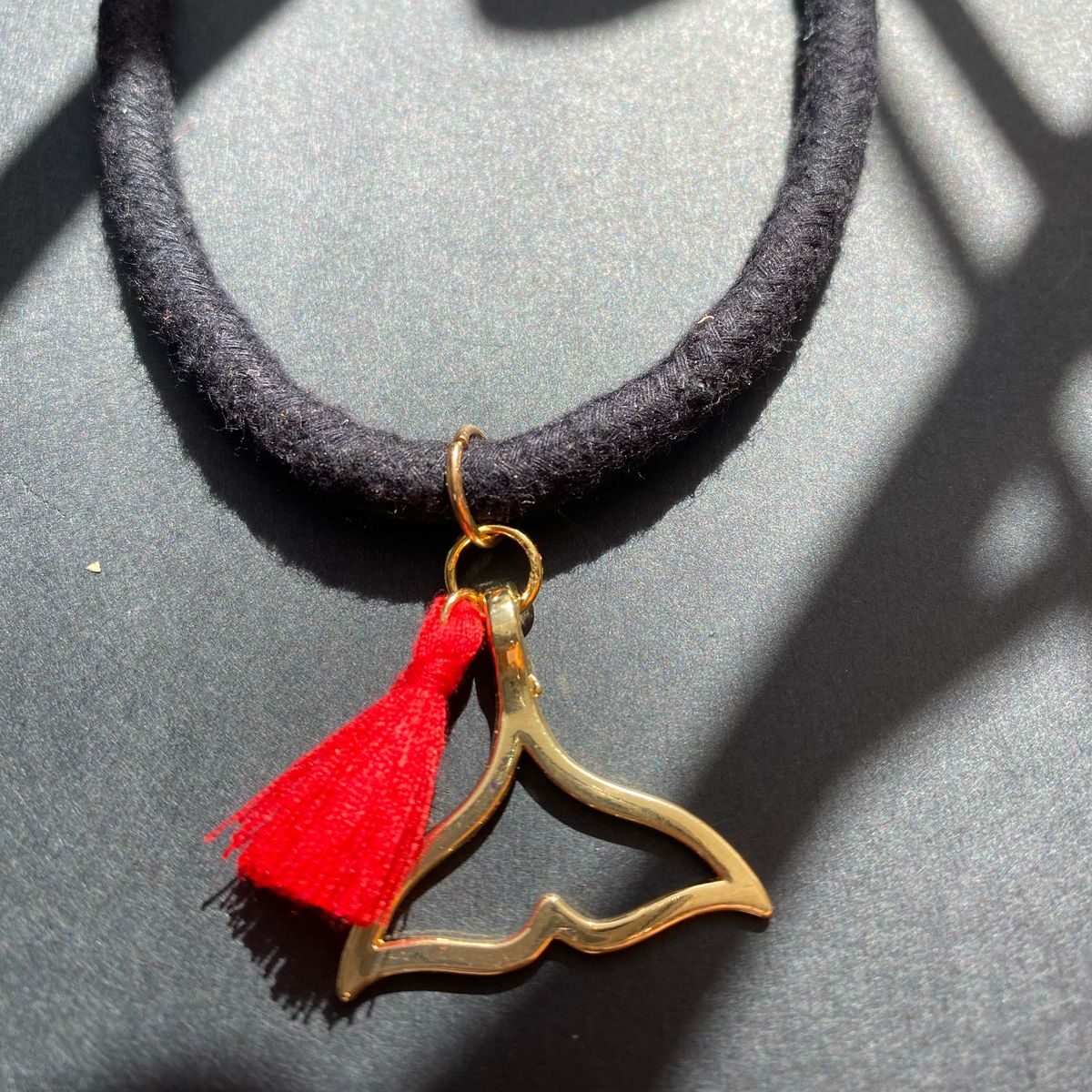 Collier cordon queue de poisson