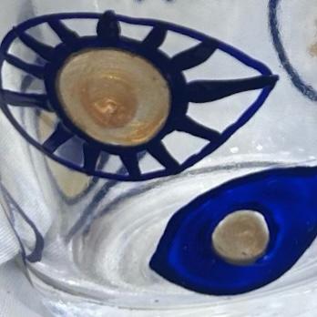 Un coffret bleu composé de Tasse et sous-tasse en verre - Motif Oeil