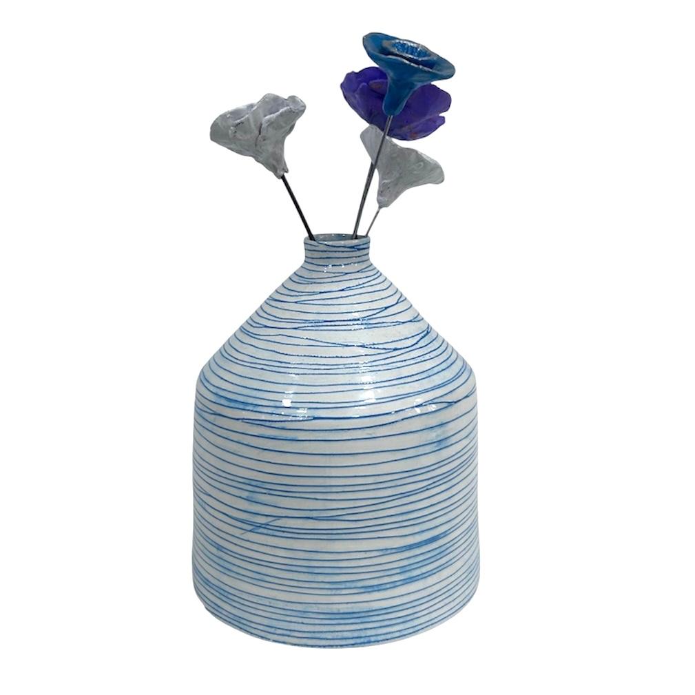 Vase rayé bleu et blanc en céramique - Finition artisanale - H 20 cm