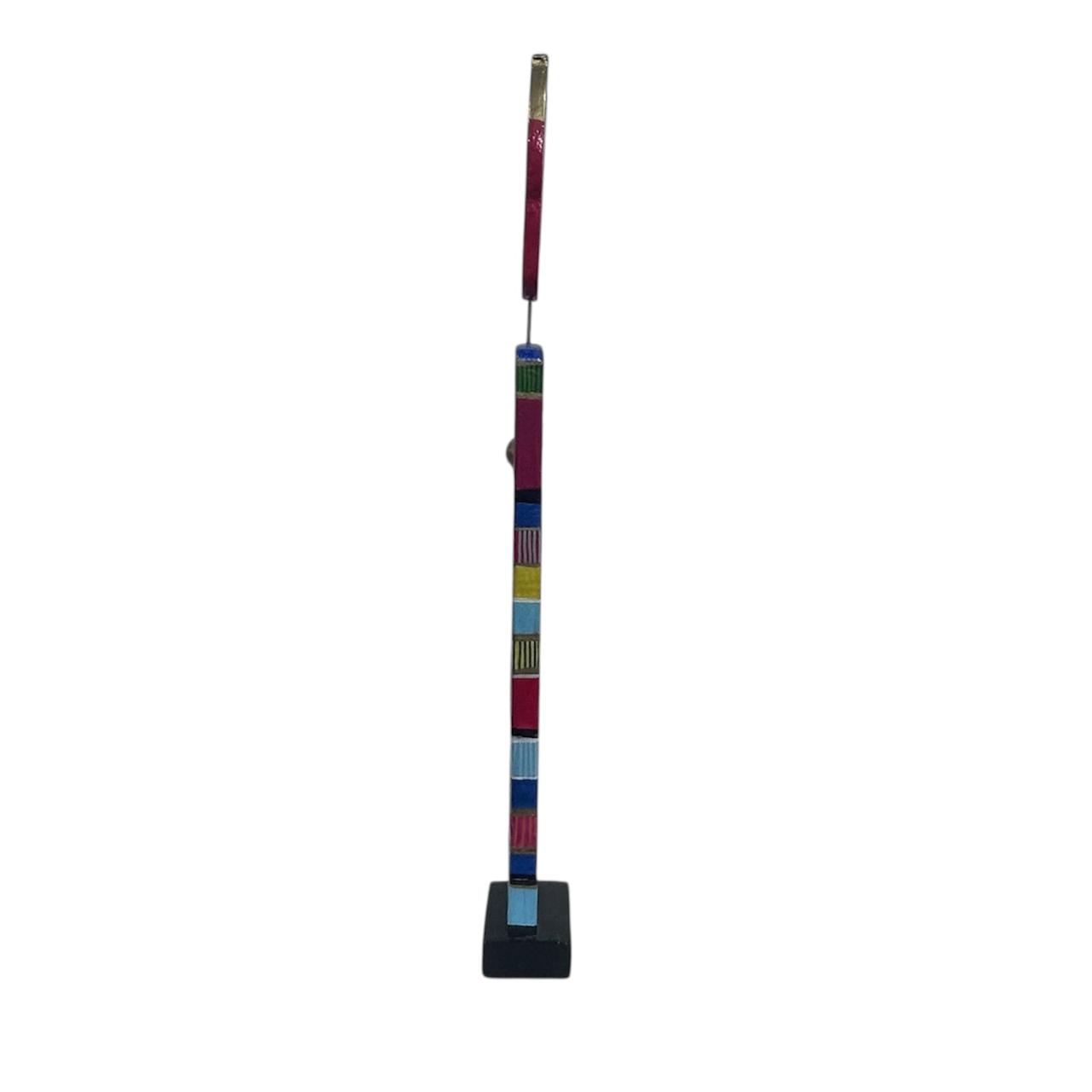 Sculpture Totem Colorée – Design Abstrait & Visage Stylisé
