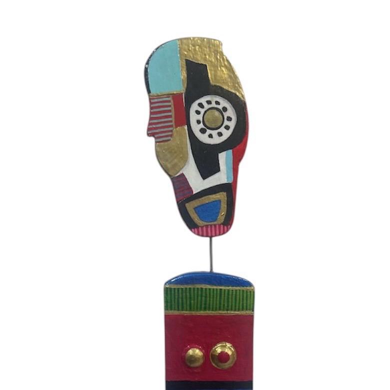 Sculpture Totem Colorée – Design Abstrait & Visage Stylisé