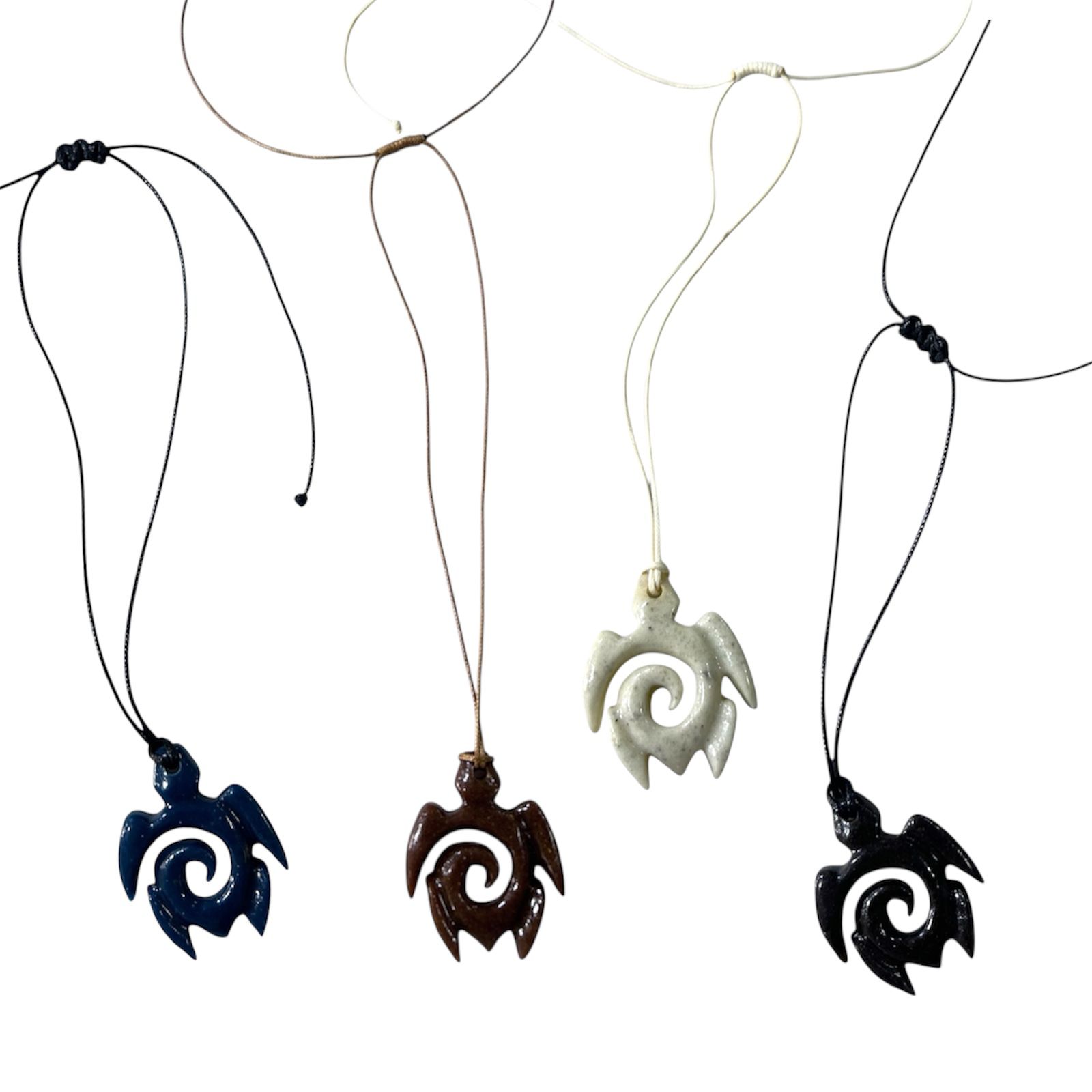 Collier Pendentif Tortue Spirale en Résine – Artisanat Tunisien
