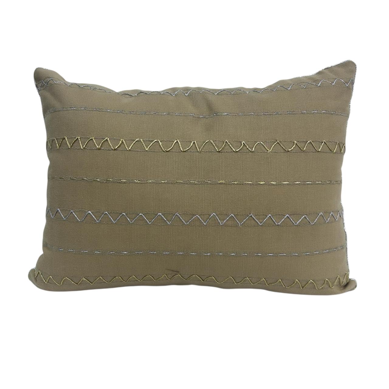 Coussin Rectangulaire Brodé Main – Fils Dorés & Argentés – 30×50 cm