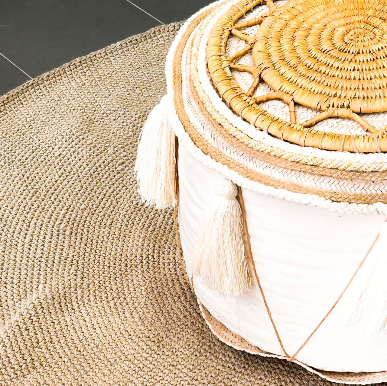 Pouf Rond en Halfa & Tissu Écru – Pompons et Tressage Naturel – Fait Main