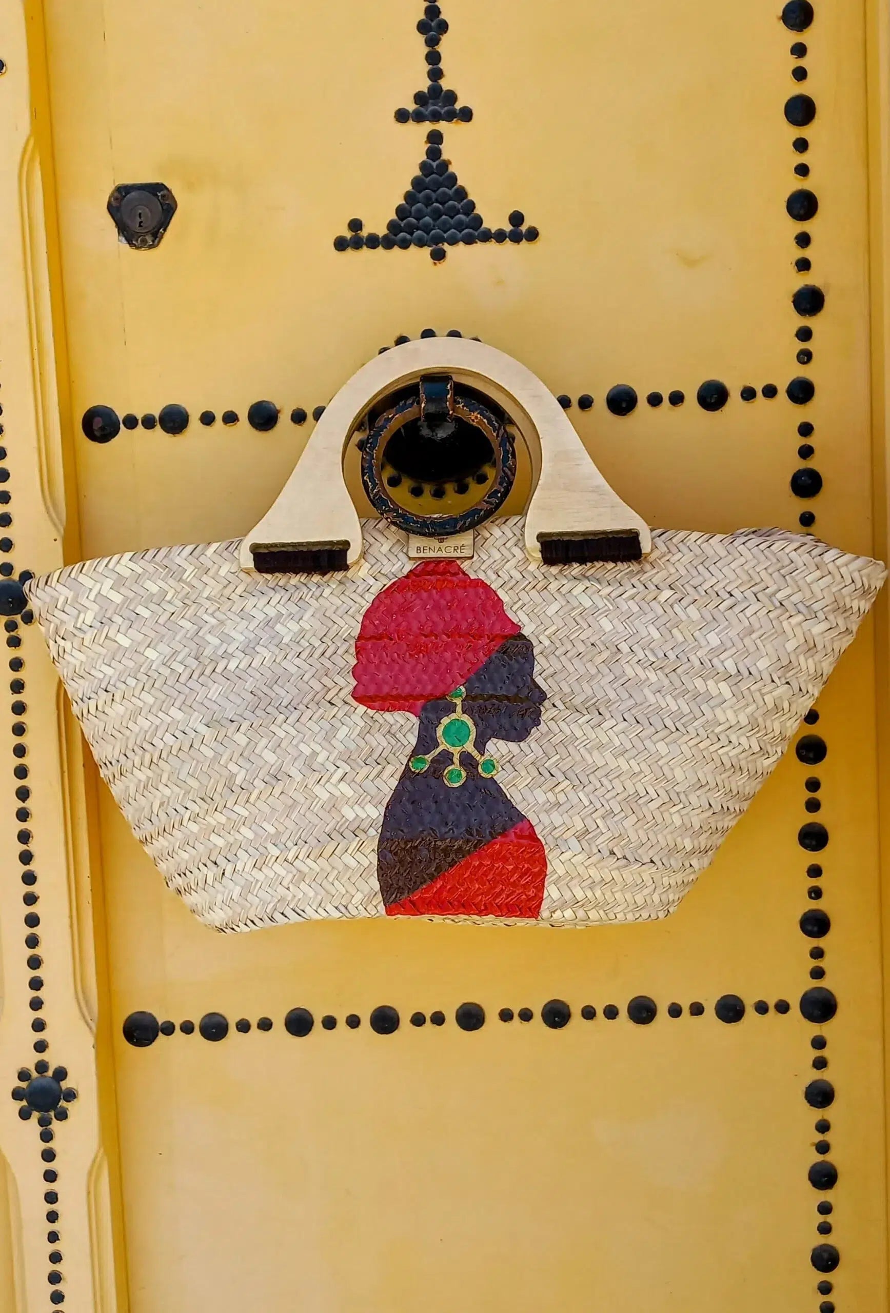 Couffin moderne chic en bois, peinture africaine et sécurité zippée