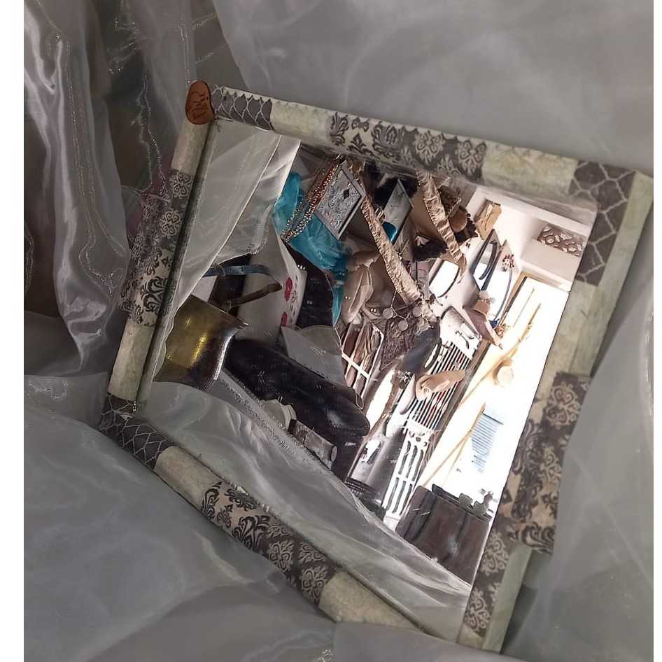 plateau en bois gris avec miroir design arabesque exclusif