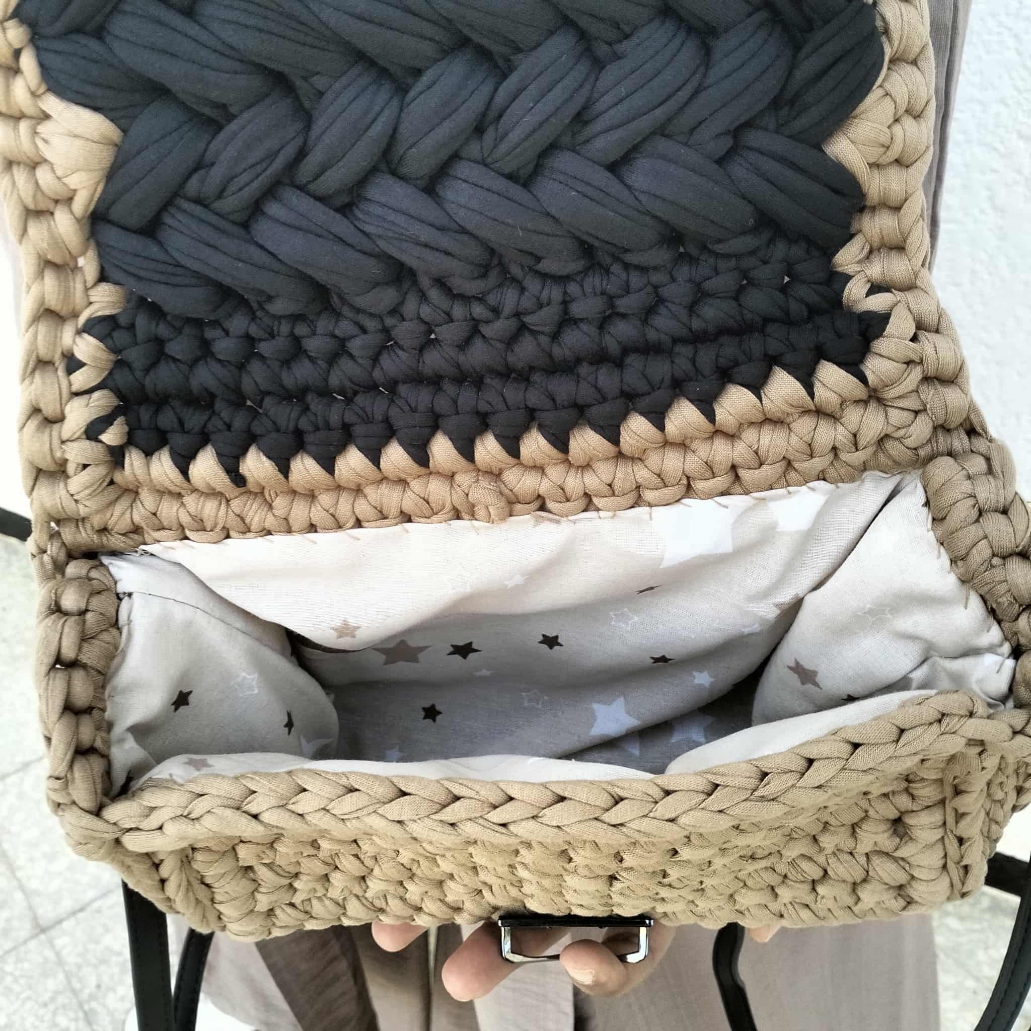 Sac à Main Bicolore Marron Clair et Noir en Crochet – Fil T-Shirt & Bandoulières Cuir Noire et Métal Doré