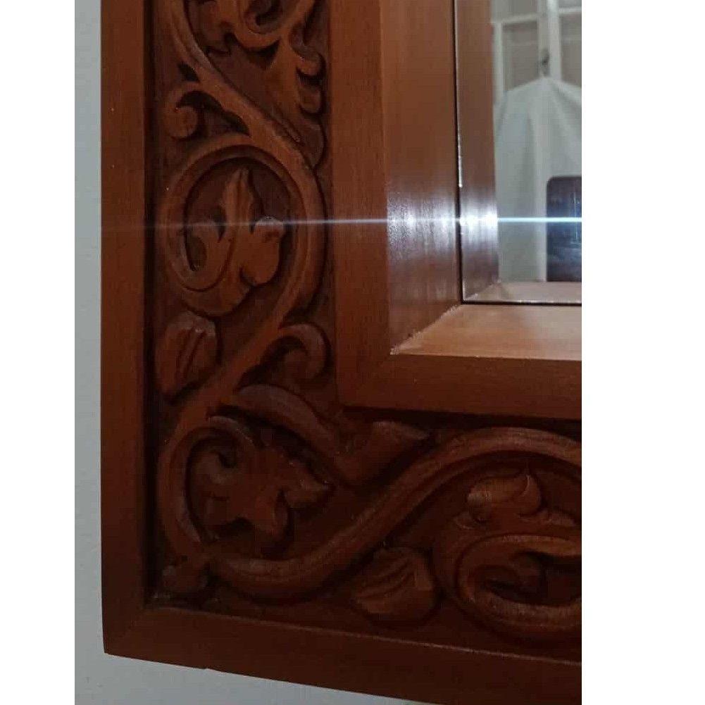 Niche en bois sculptée à la main avec éclairage élégant