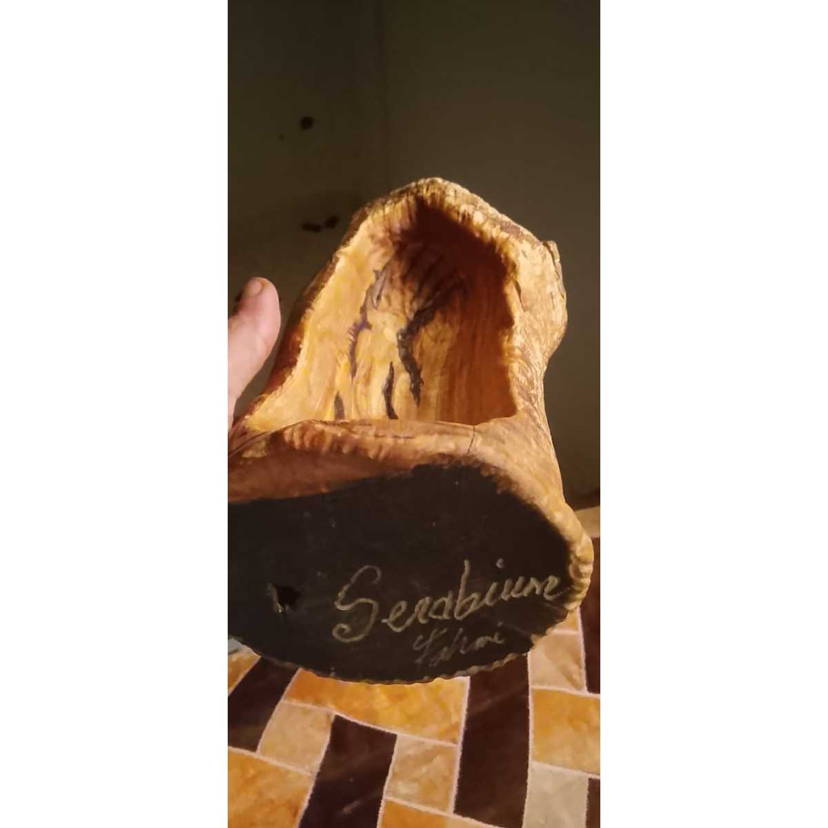 Bol en bois sculpté en olivier sauvage
