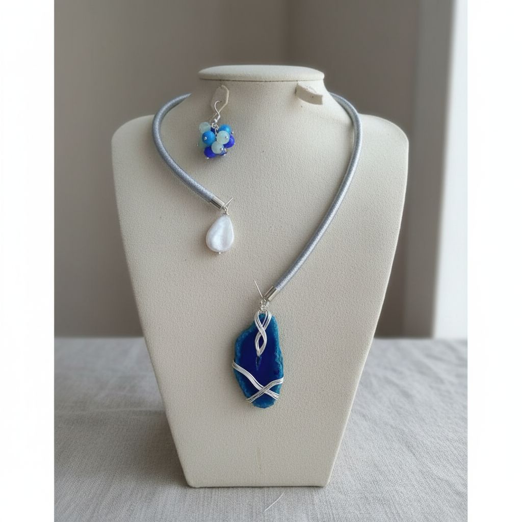 collier agathe bleu élégant avec nacre pour un style unique