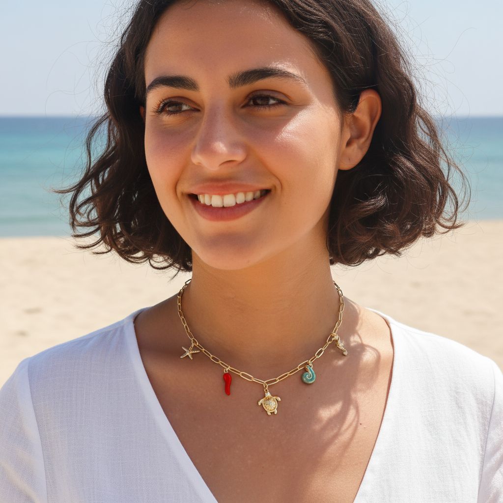 Collier tortue unique avec charmes pour un style irrésistible