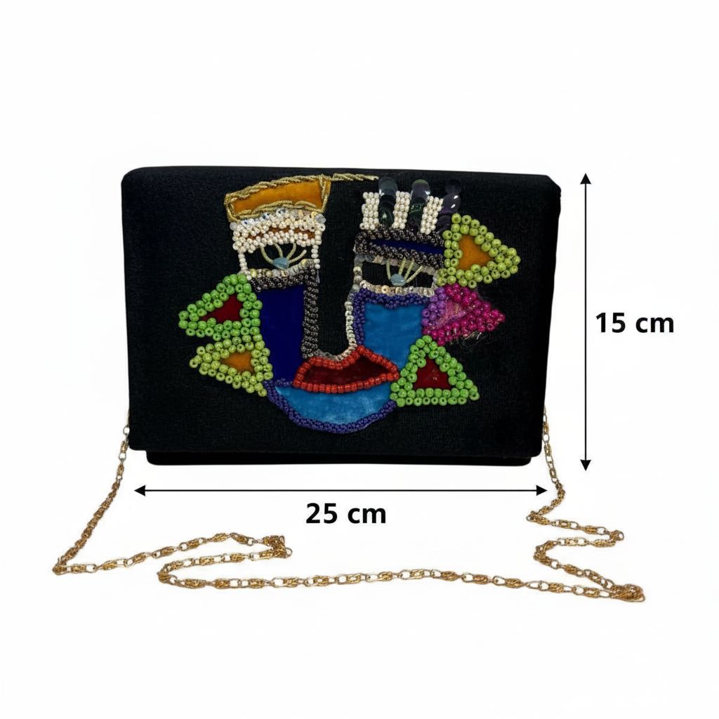 pochette velours noir avec intérieur satin bleu