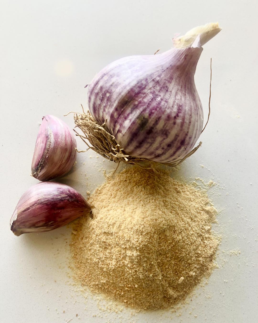Pot of Rouhia Red Garlic Powder