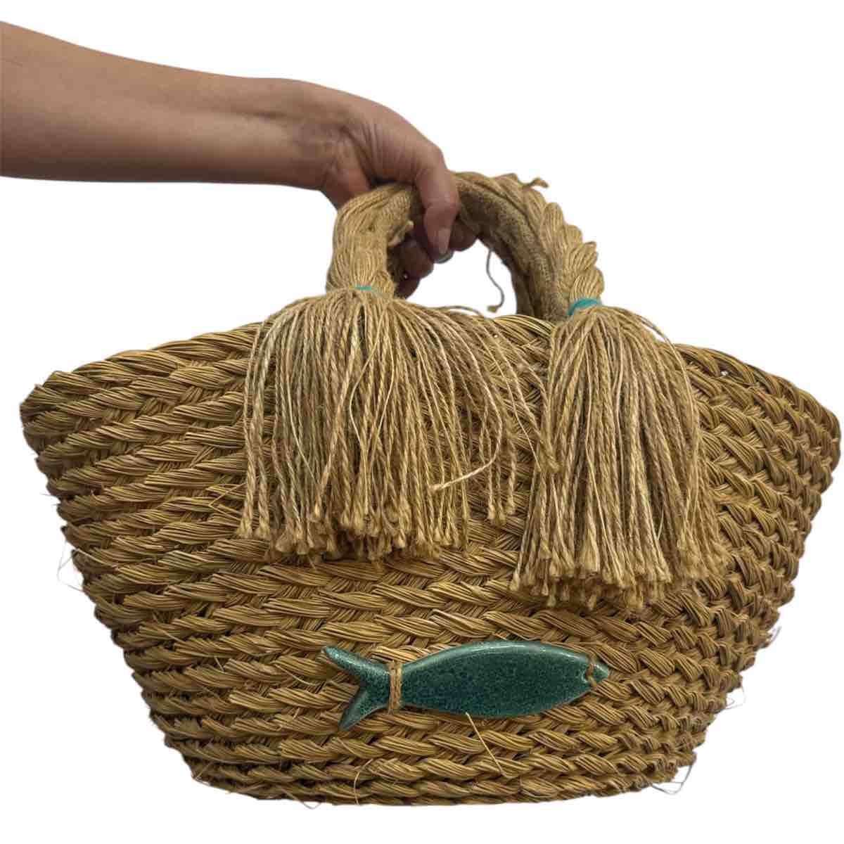 Couffin artisanal chic en jonc tressé avec poisson céramique
