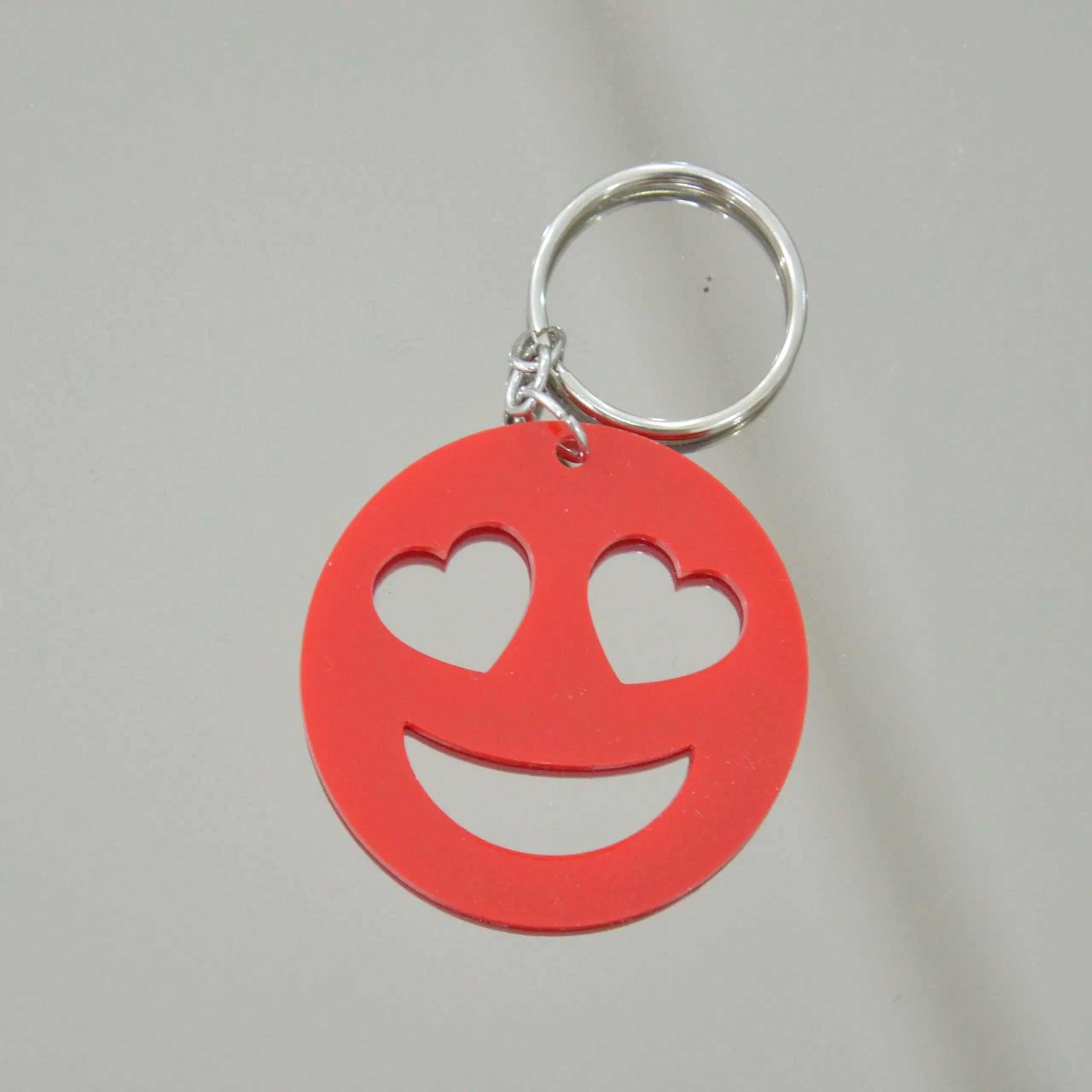 Porteclé Smiley : Un Accessoire Fun en Acrylique Irresistible