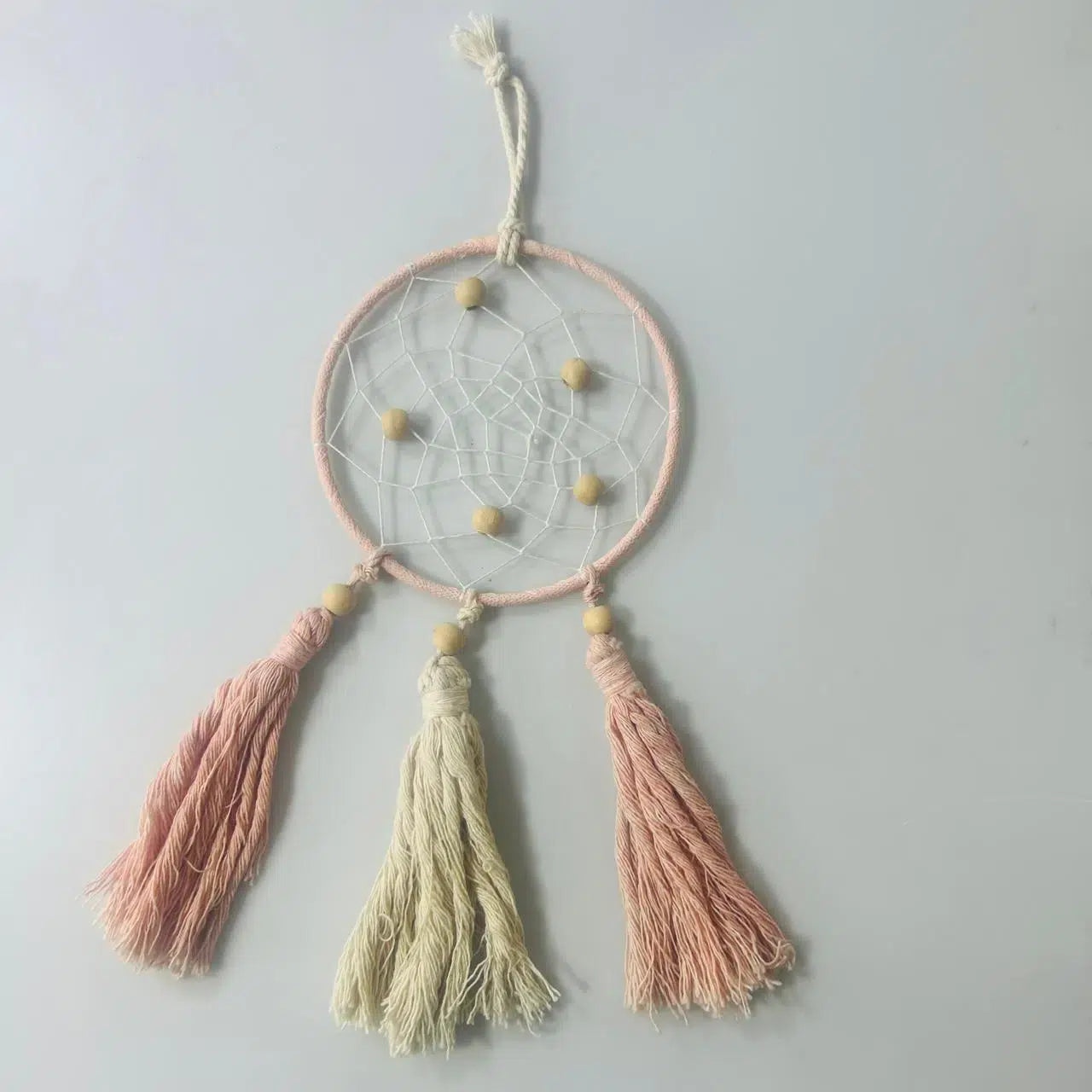 Attrape-rêves artisanal avec pompons