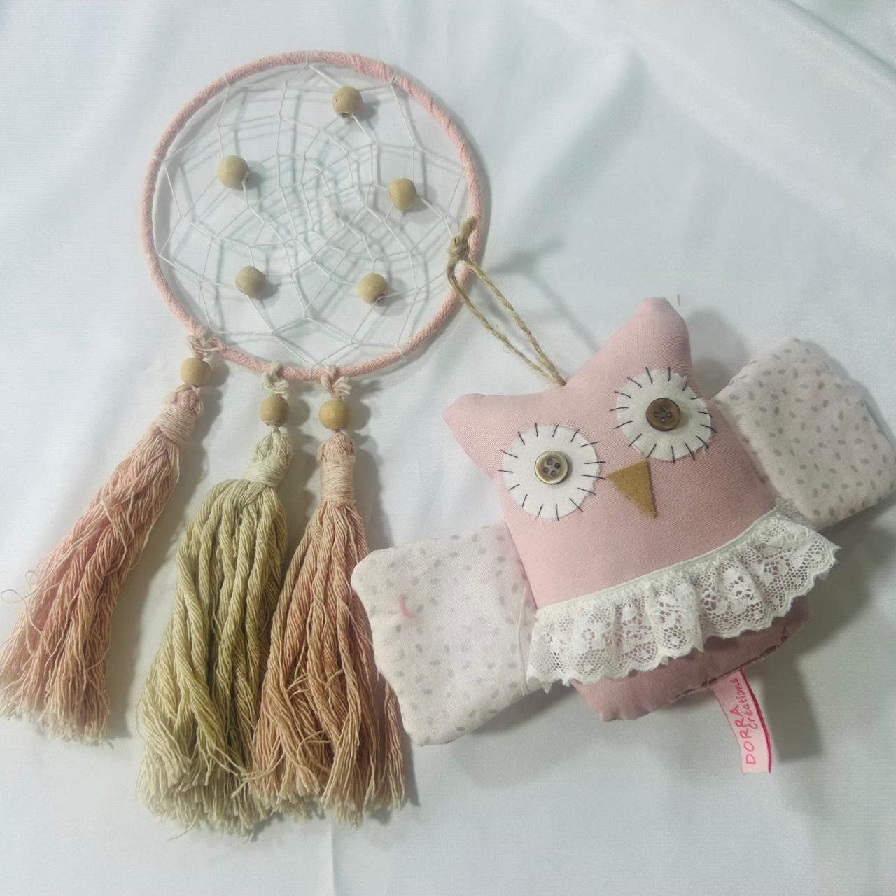 Hibou décoratif artisanal en tissu avec ailes et dentelle