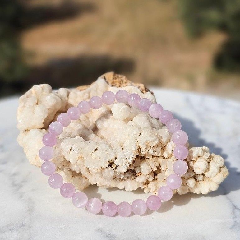 Bracelet kunzite élastique pour une élégance naturelle unique
