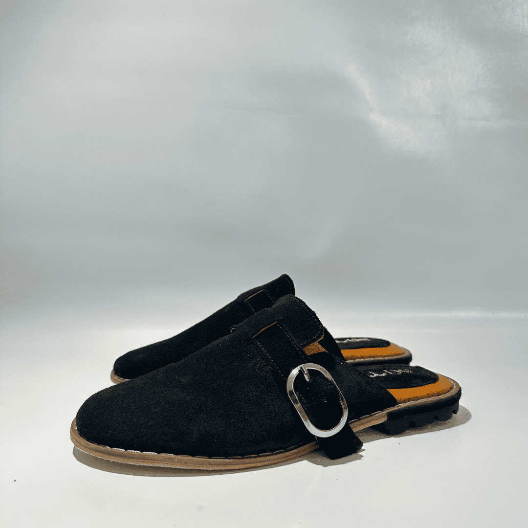 Babouche " Black Molly" en daim noir unisexe - Balgha upcylée - artisanat Tunisien fait main | ILEYCOM