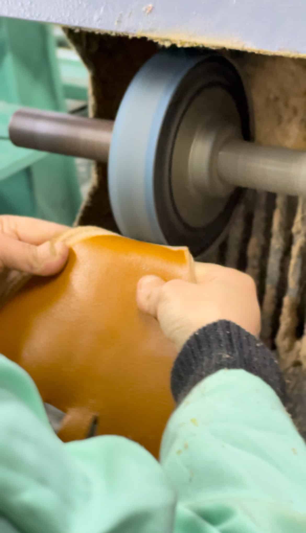 Babouche "Dulzura" en cuir camel unisexe - Balgha upcylée - artisanat Tunisien fait main | ILEYCOM