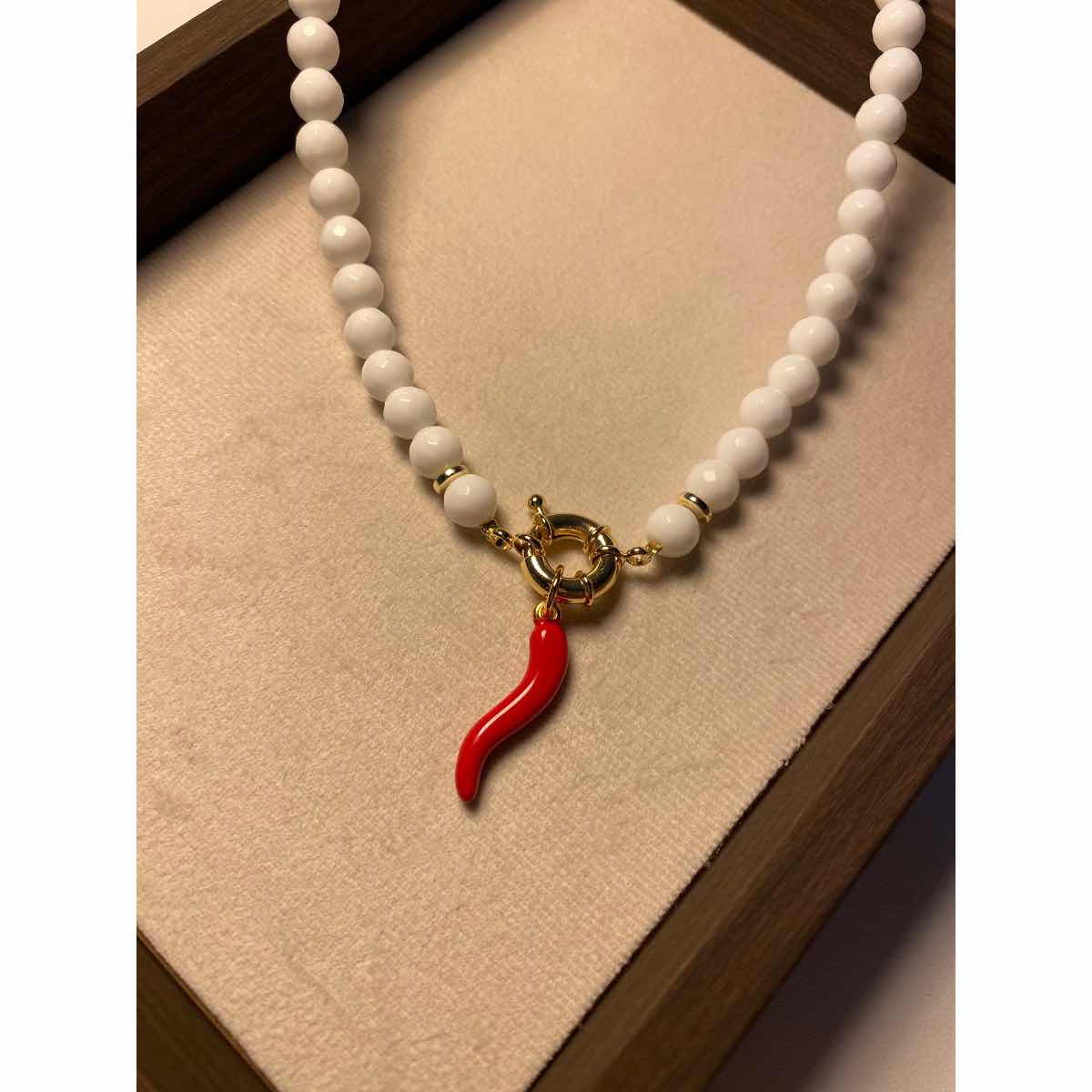collier perles blanches élégance et pureté intemporelle