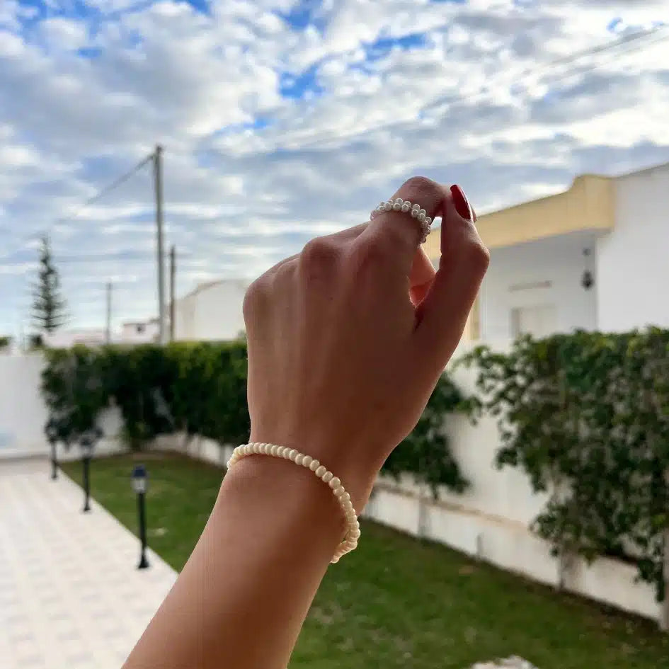 Bijou pour cheville et main perlé blanc — produit artisanal Tunisie fait main.