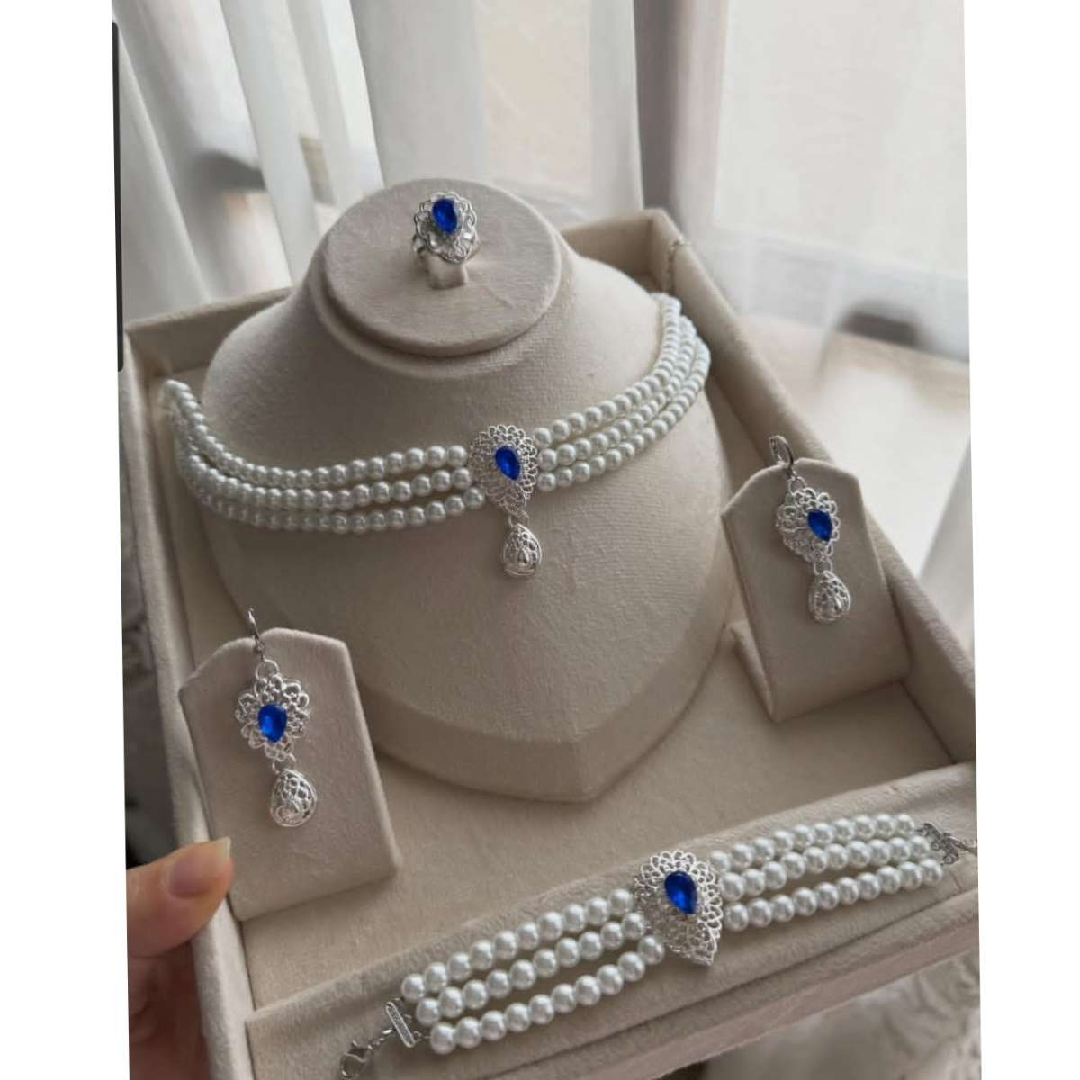 bijoux mariée élégants en perles et argent avec Swarovski bleu