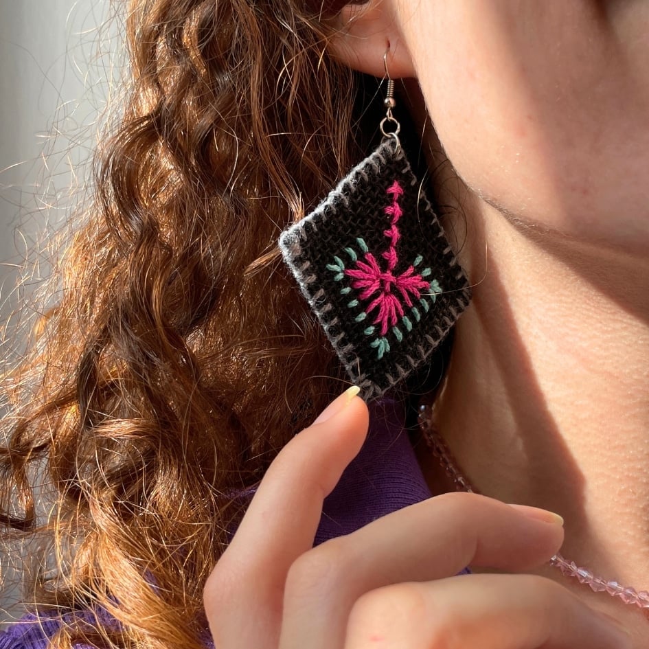 Boucles d'oreilles carrées au crochet grand-mère noir - artisanat Tunisien fait main | ILEYCOM