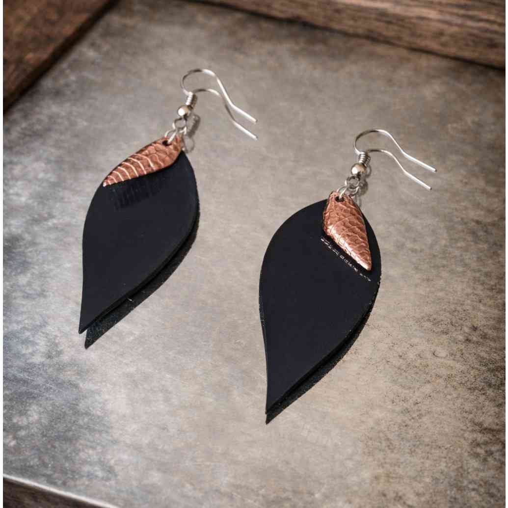 Boucles d'oreilles cuir noir vernis chic et éco responsable