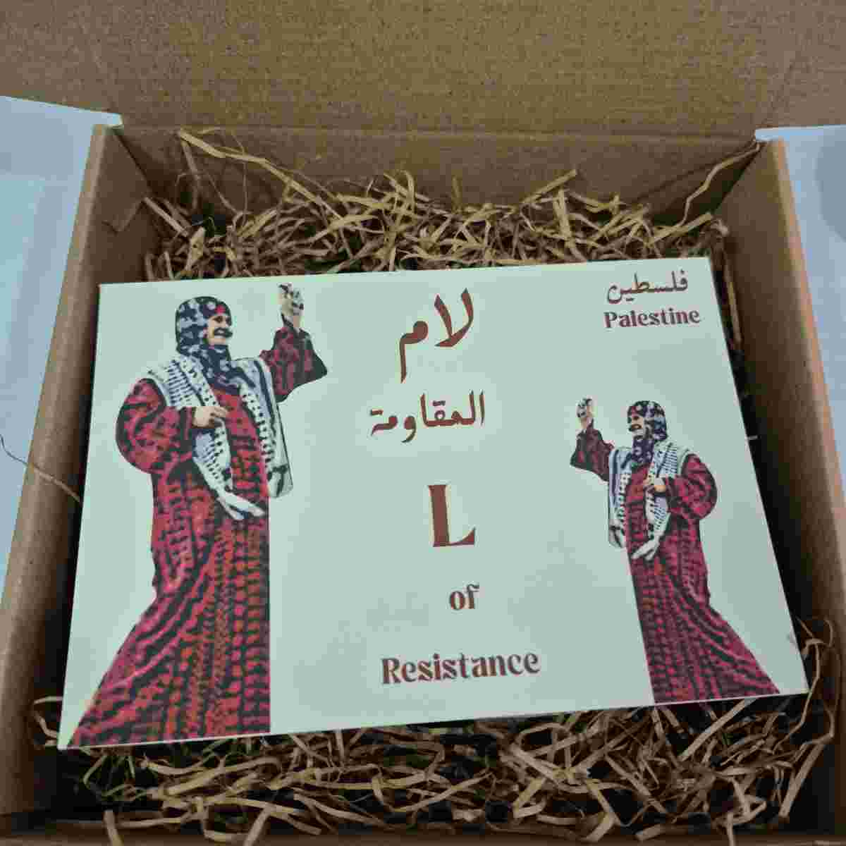 Bougie "L of resistance" avec carte postale et enveloppe photos : Une histoire de Palestine
