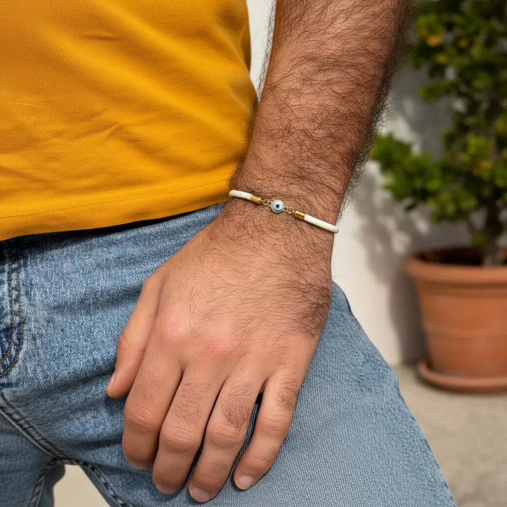 Bijou artisanal Tunisie — bracelet cordon blanc cassé avec motif petit . Fait main par des artisans.