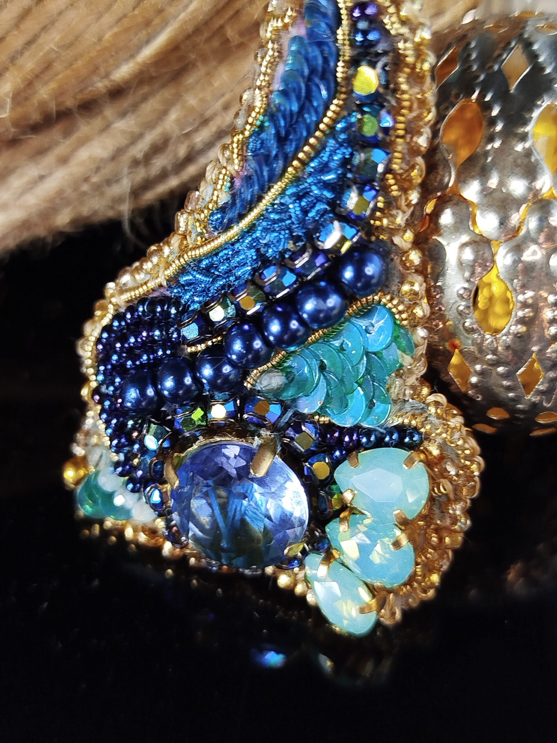 Broche multicolore artisanale élégante pour un style unique