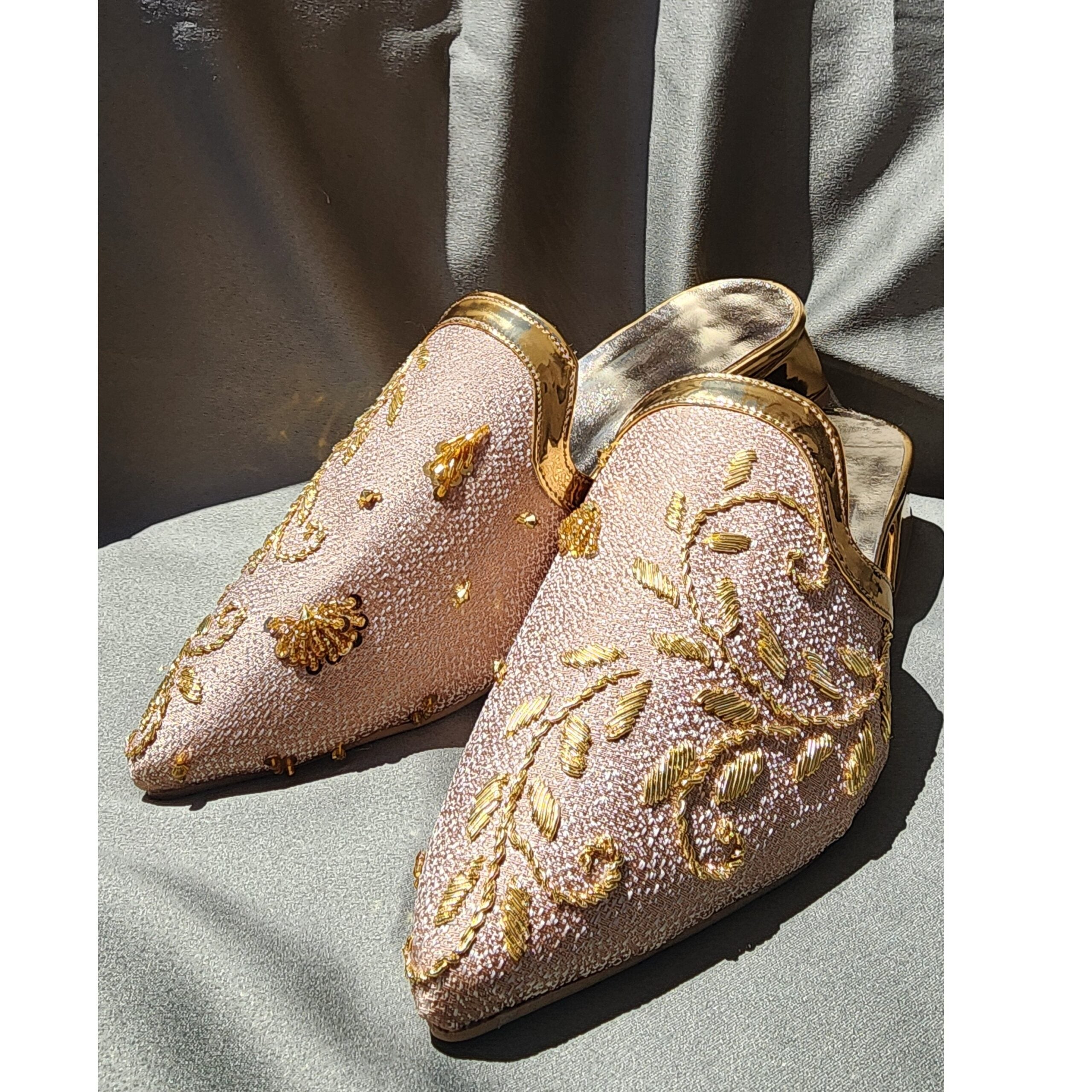 Mules orélia d'or de dar Ibreez taille 38 pour un style unique