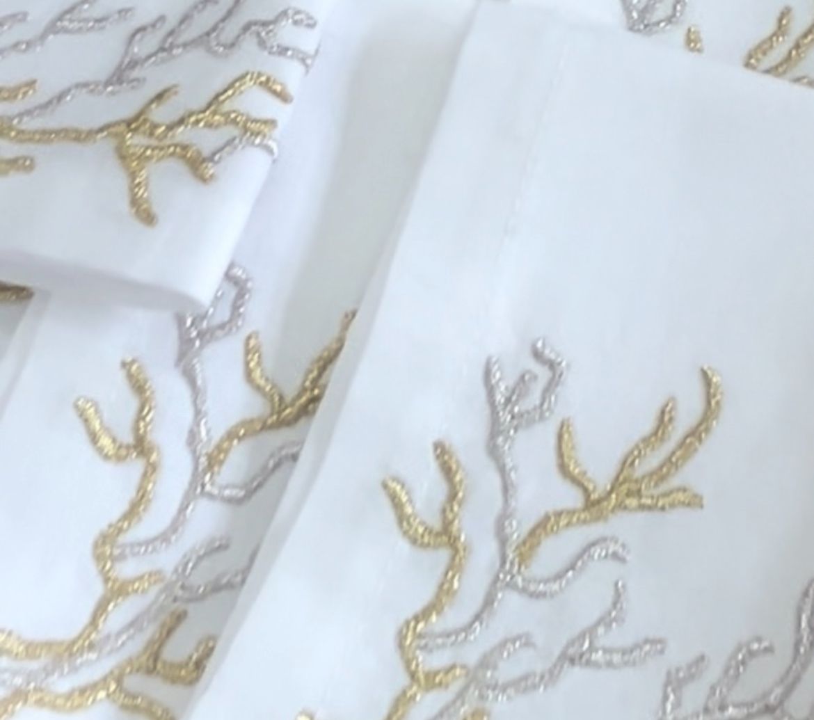 Serviettes à gâteaux brodées - élégantes et raffinées