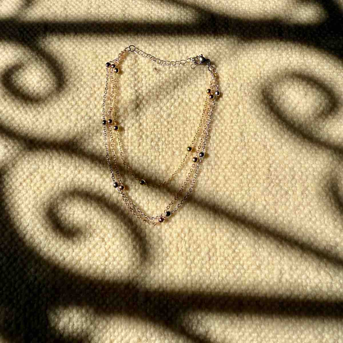 Bracelet cheville en 3 couleur chic pour un style irrésistible