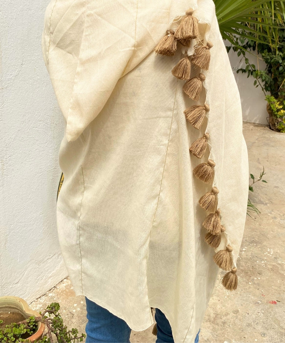 cape femme élégance ultime avec broderie dorée raffinée