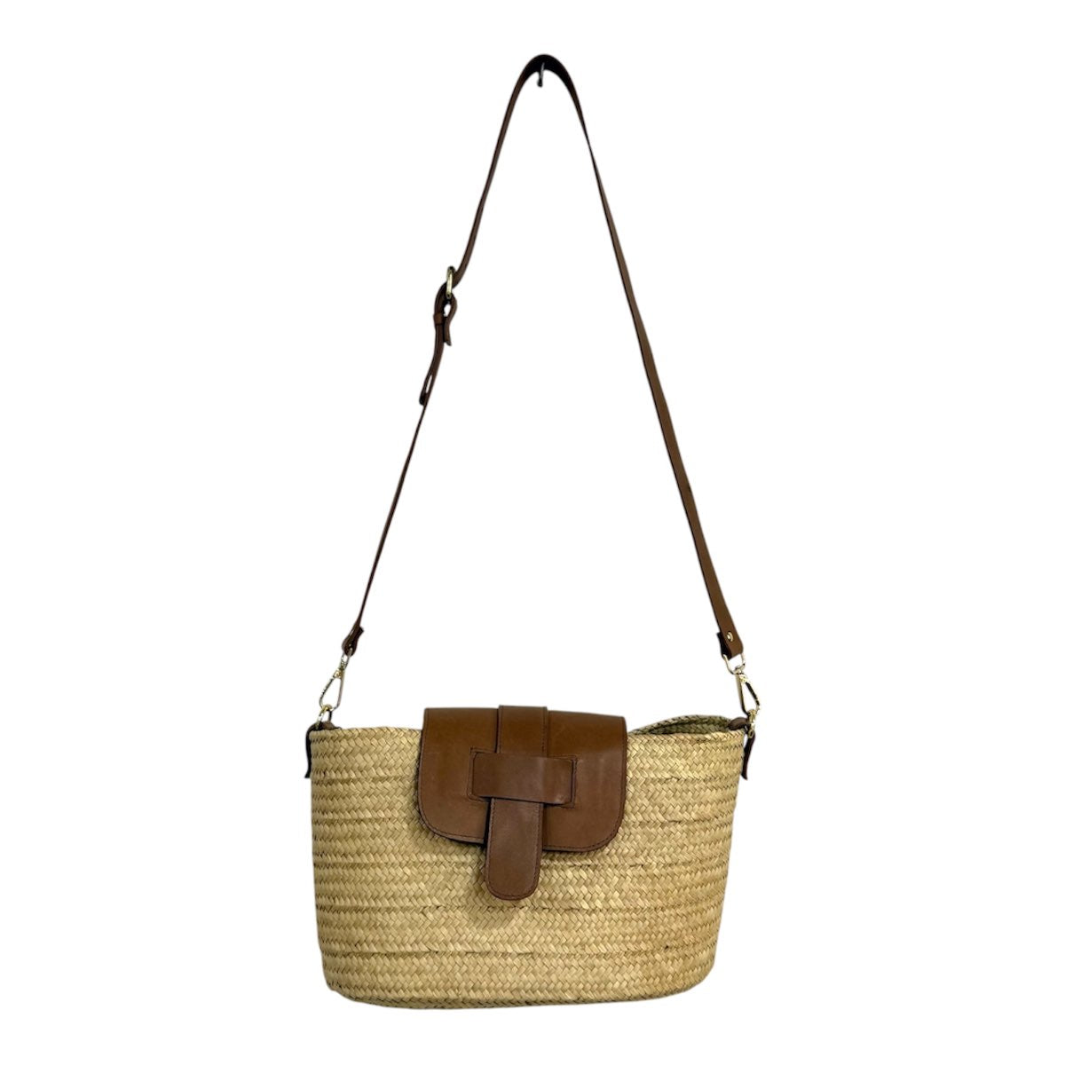 sac en osier élégant pour un été chic et raffiné