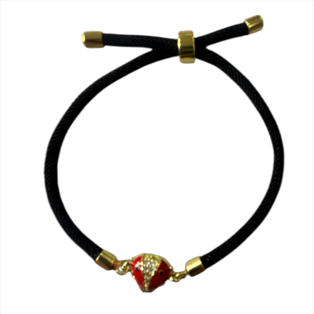 Bracelet en cordon et coccinelle