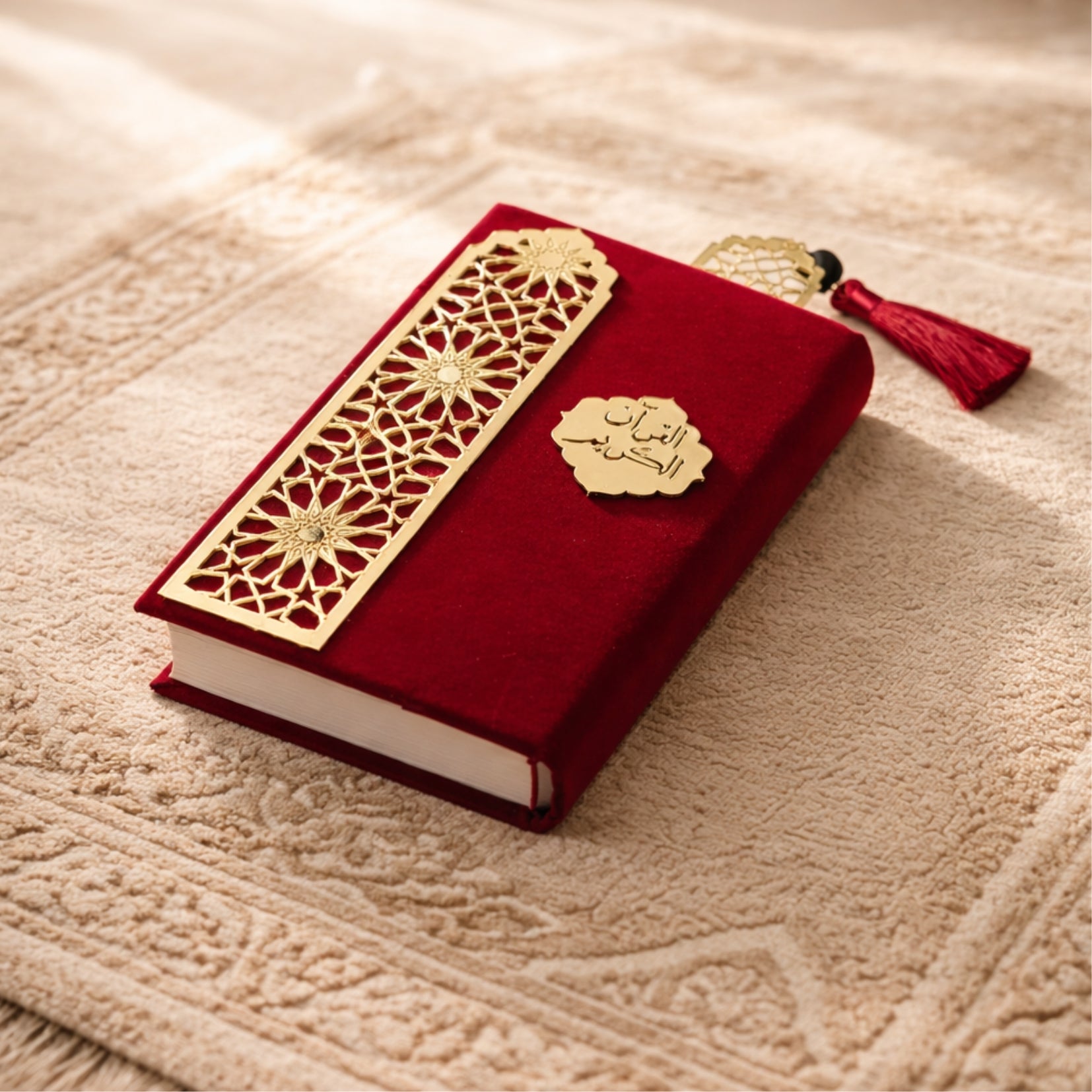 Coffret Coran rouge avec marque-page à l’ambre et chechia
