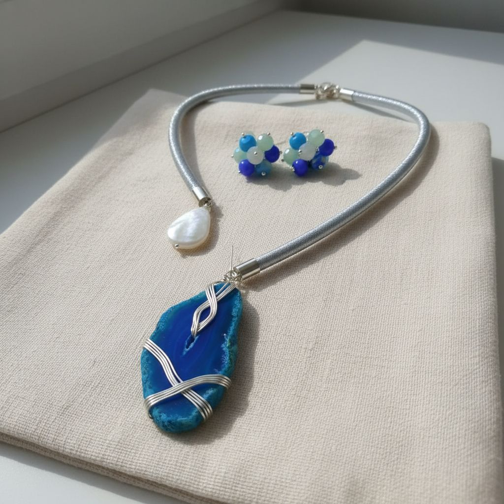 collier agathe bleu luxe et nacre pour un style unique