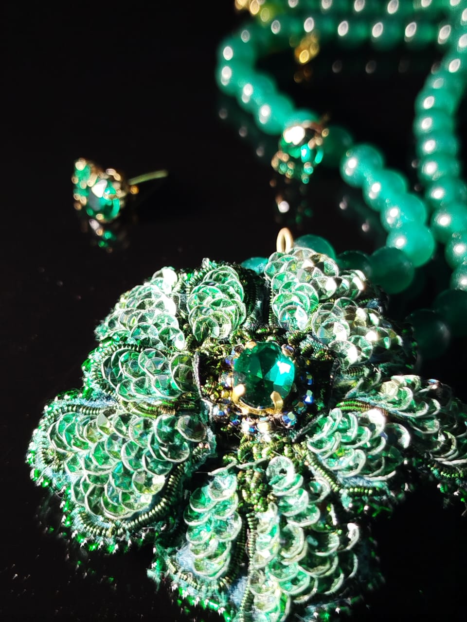 Collier brodé Agate vert